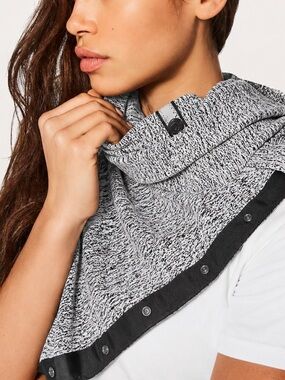🔥 LULULEMON Vinyasa Shawl Wrap